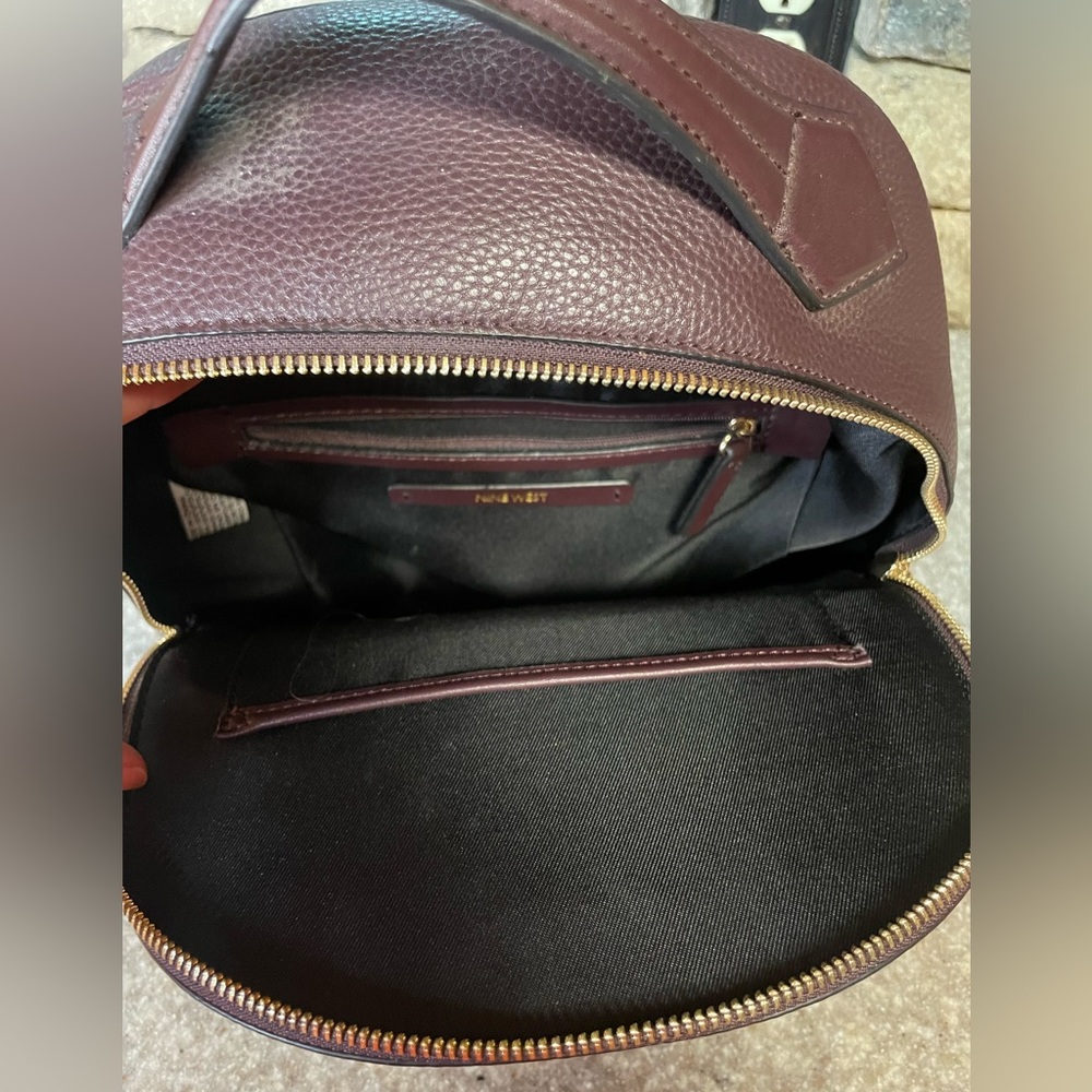 Burgundy Nine West backpack Purse excellent condition - Picture 7 of 7